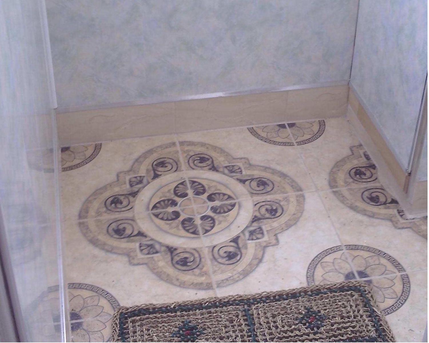 Керамическая плитка на полу лоджии