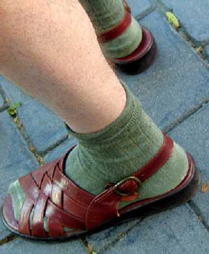 33-13968243-socks-with-sandals-2.jpg