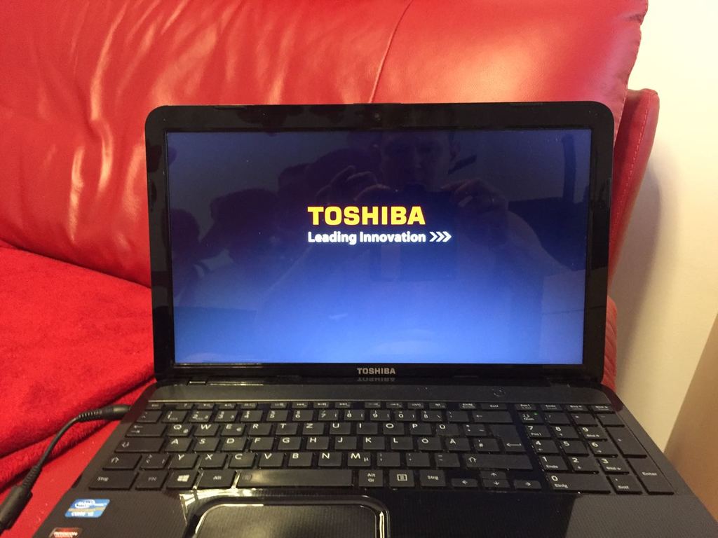 Подам ноутбук. Toshiba игровой ноутбук. Ноутбук Toshiba Satellite l450 апгрейд. Красный ноутбук Тошиба r 850. Toshiba ноутбук 20010.